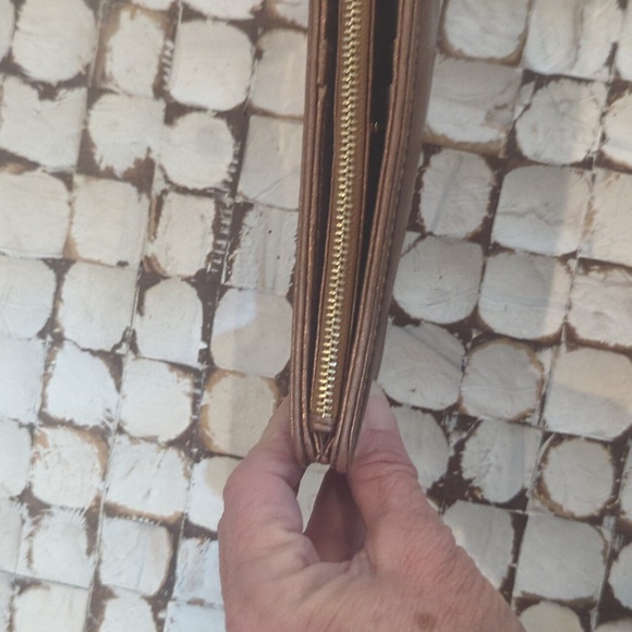 Michael Kors Bronze Leather wallet - Picture 3 of 14